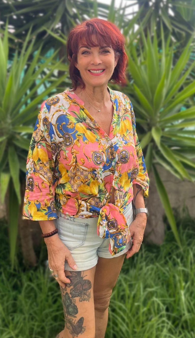 Edith Moirano dans son jardon